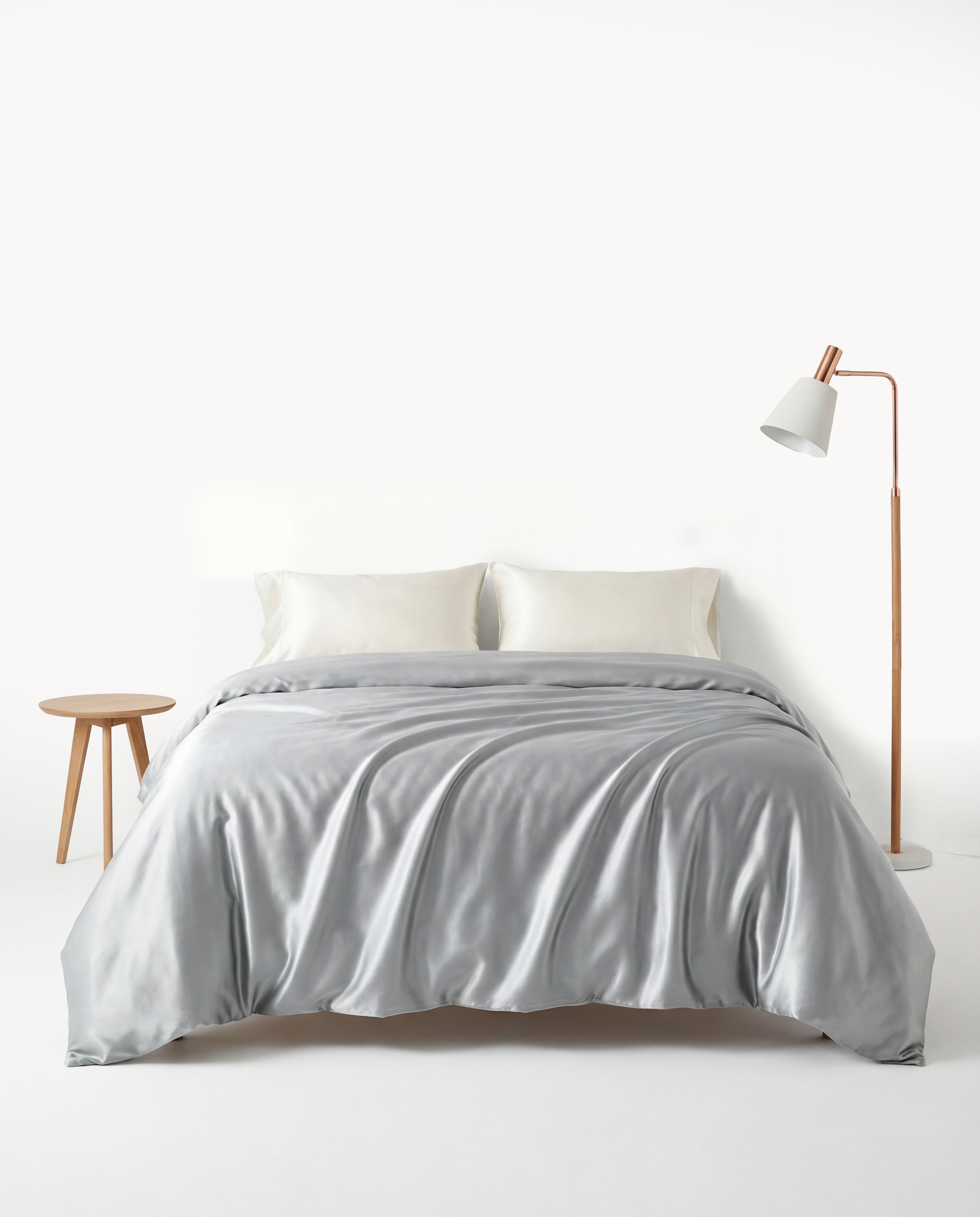 Hopeanharmaa silkkipussilakana