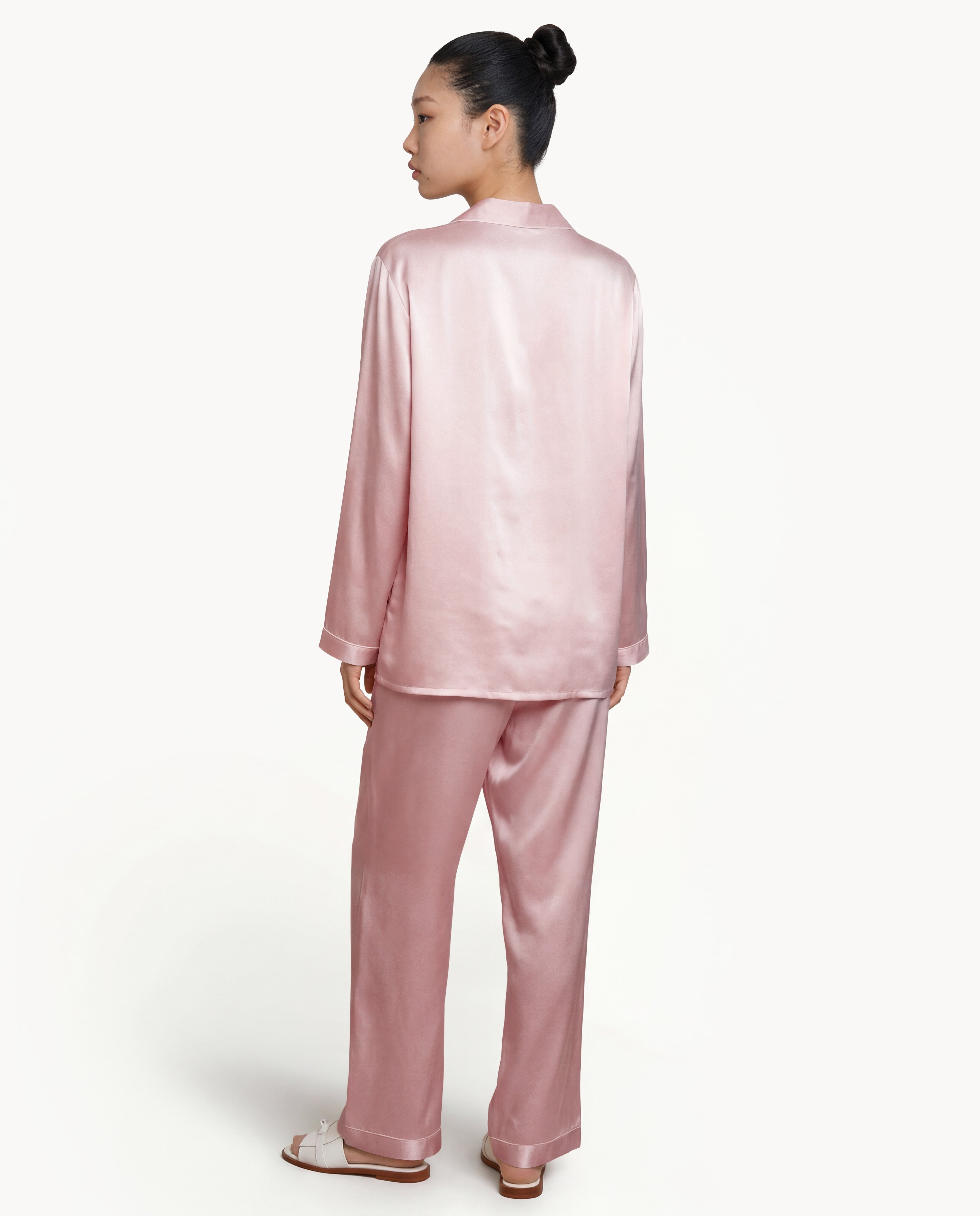 Vaaleanpunainen silkkipyjamasetti